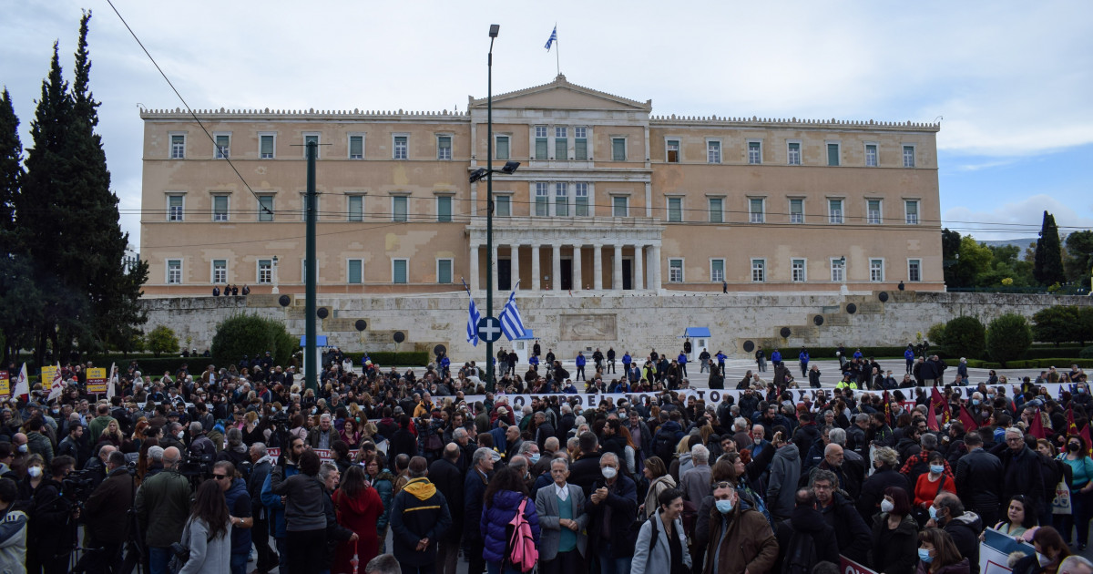 Οι γιατροί στην Ελλάδα διαμαρτύρονται για την «ιδιωτικοποίηση» του δημόσιου συστήματος υγείας