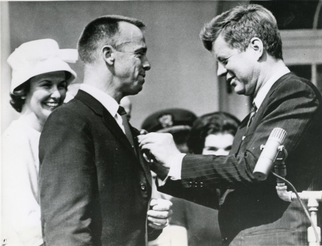 President John F. Kennedy presents the National Aeronau?