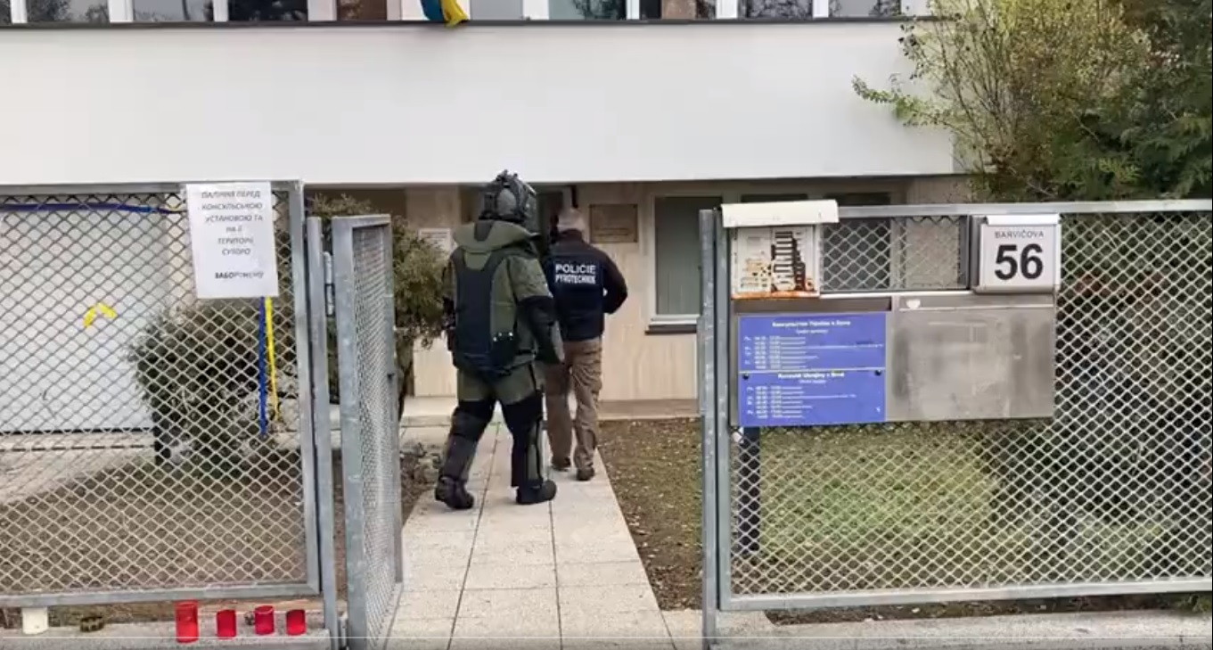 Pachete cu ochi scoși de la animale, trimise prin poștă la mai multe ambasade ucrainene