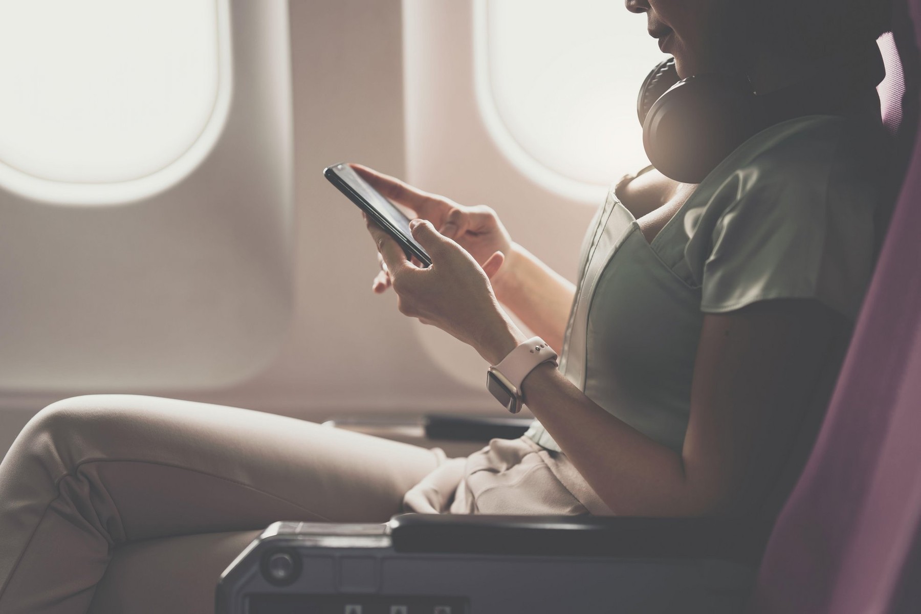 Pasagerii companiilor aeriene din UE vor putea vorbi la telefon în timpul zborului