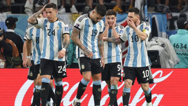 Jucători argentinieni pe teren