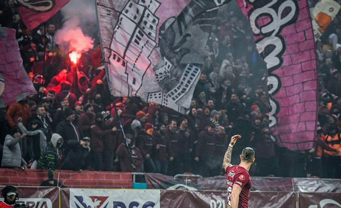 Incidente pe stadion între suporterii echipelor la meciul Rapid şi Petrolul
