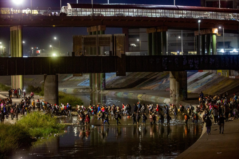 TX: Migrant Crossing