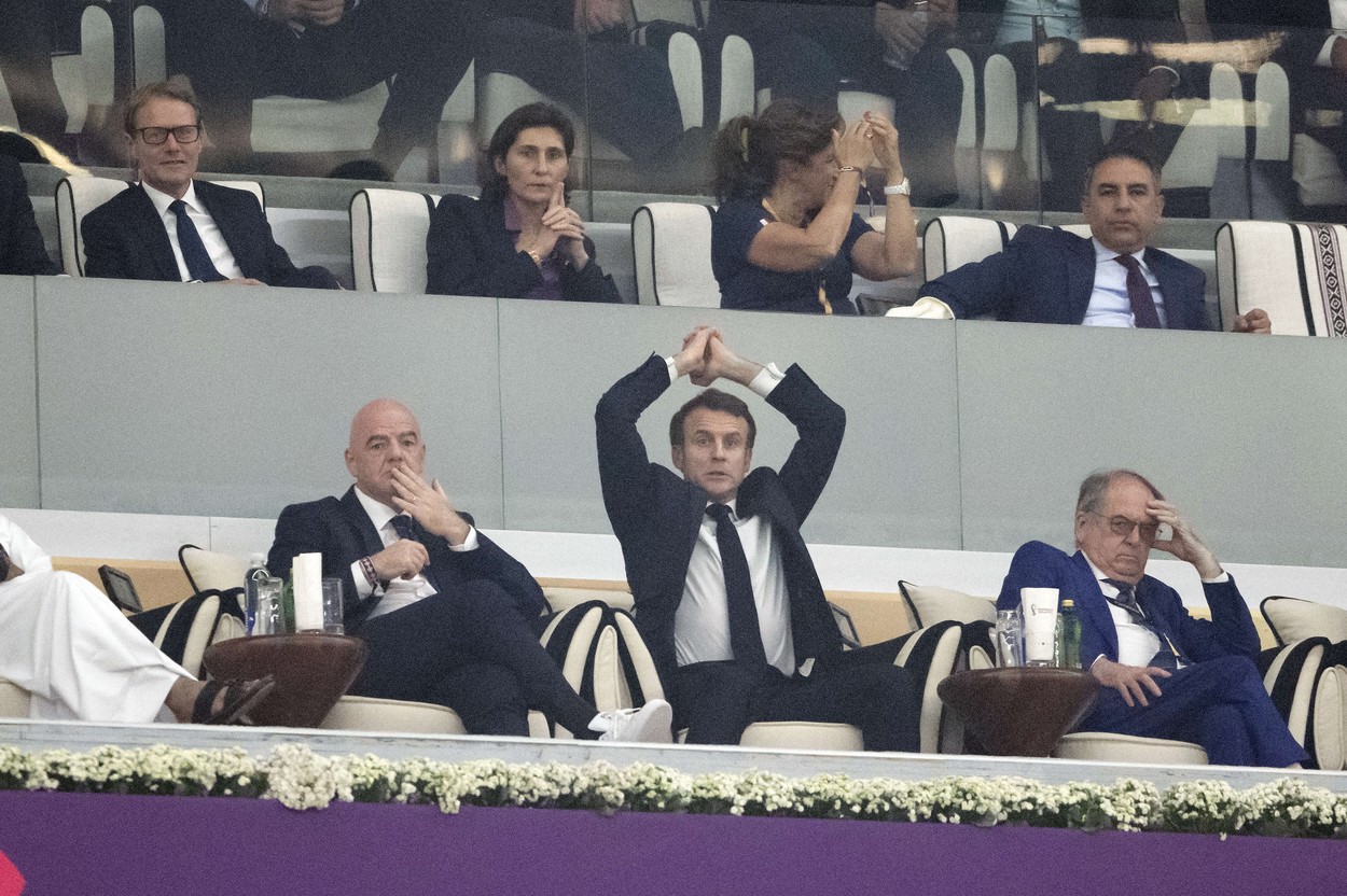 Emmanuel Macron se apără în scandalul participării la meciul Franței în Qatar: „Îmi asum în totalitate”