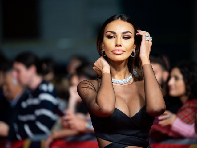 Η Mădălina Ghenea λήστεψαν σε αεροδρόμιο της Ρώμης.  Κλέφτες έκλεψαν μια τσάντα με ακριβά κοσμήματα