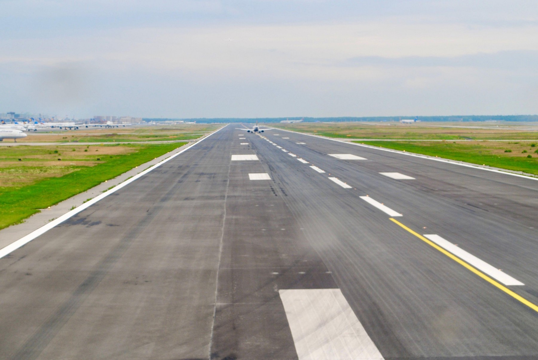 Proiectul Aeroportului Galați-Brăila: Guvernul alocă 15 milioane de lei pentru servicii și studiul de fezabilitate
