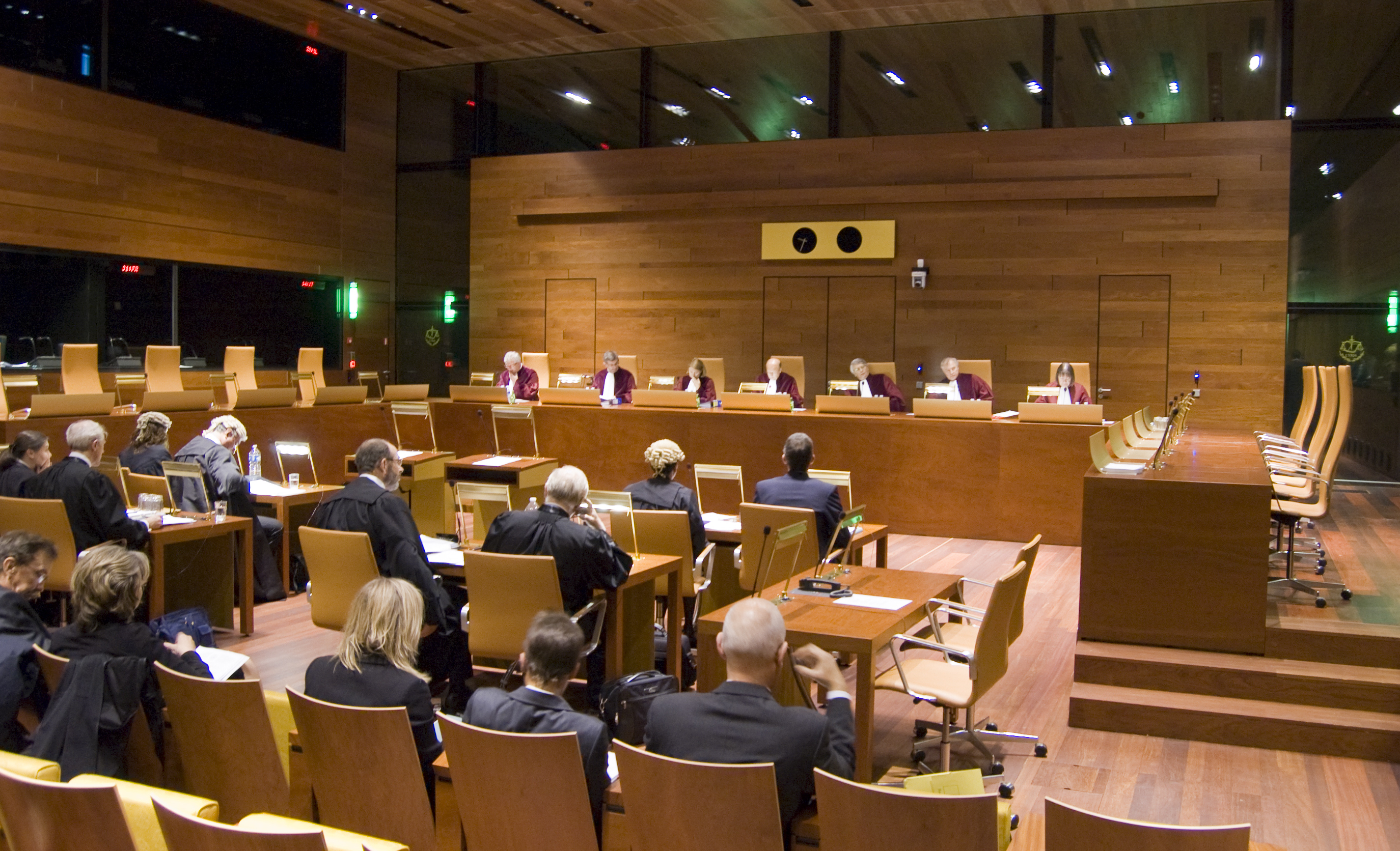 Legea poloneză privind funcţionarea instanţelor încalcă dreptul Uniunii Europene (avocatul general CJUE)