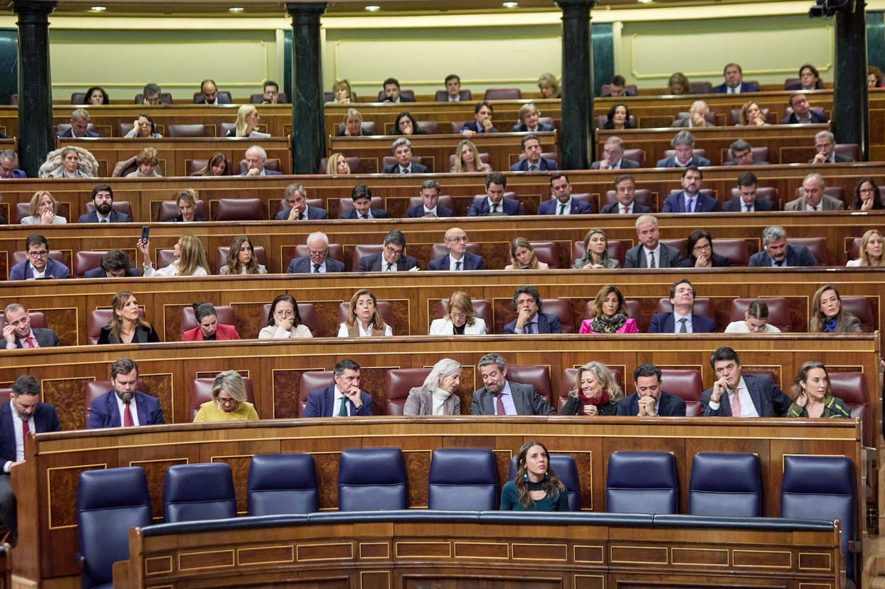 Deputații spanioli aprobă „concediul menstrual” și înlesnesc accesul femeilor la avort