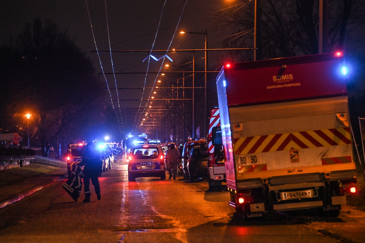 Zece morți, dintre care cinci sunt copii, în urma unui incendiu devastator la un bloc din Lyon. Ministru: "Bilanțul îți dă fiori"