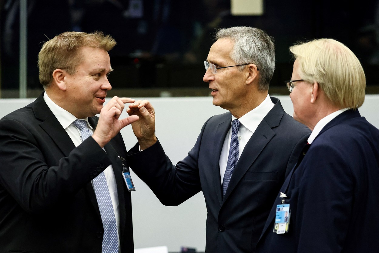 Ministrul Apărării din Finlanda pune copiii înaintea NATO. Pentru două luni va fi în concediu paternal