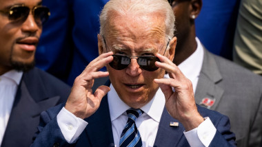 Joe Biden cu ochelari