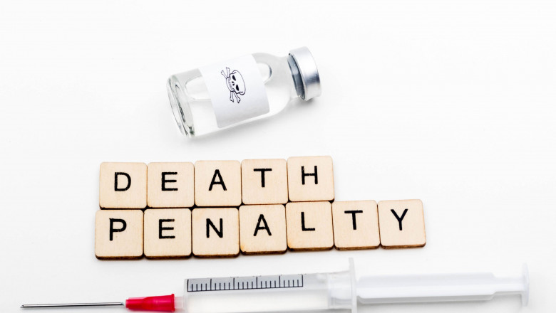 seringă, recipient și litere care formează cuvânt death penalty