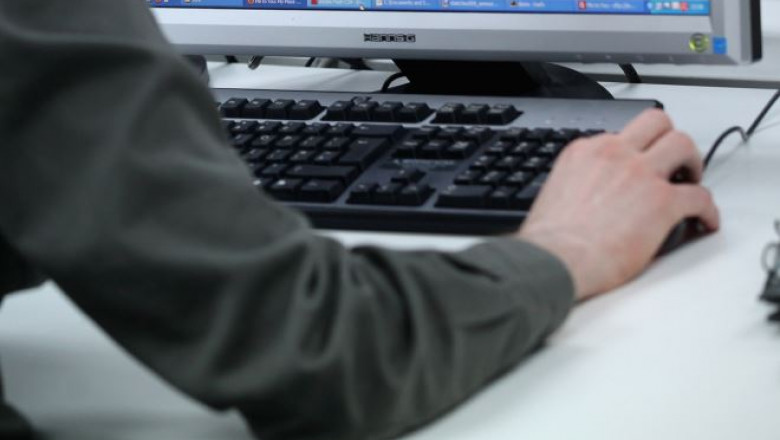 Aproape jumătate dintre adolescenţii din SUA au fost victime ale hărţuirii online (sondaj)
