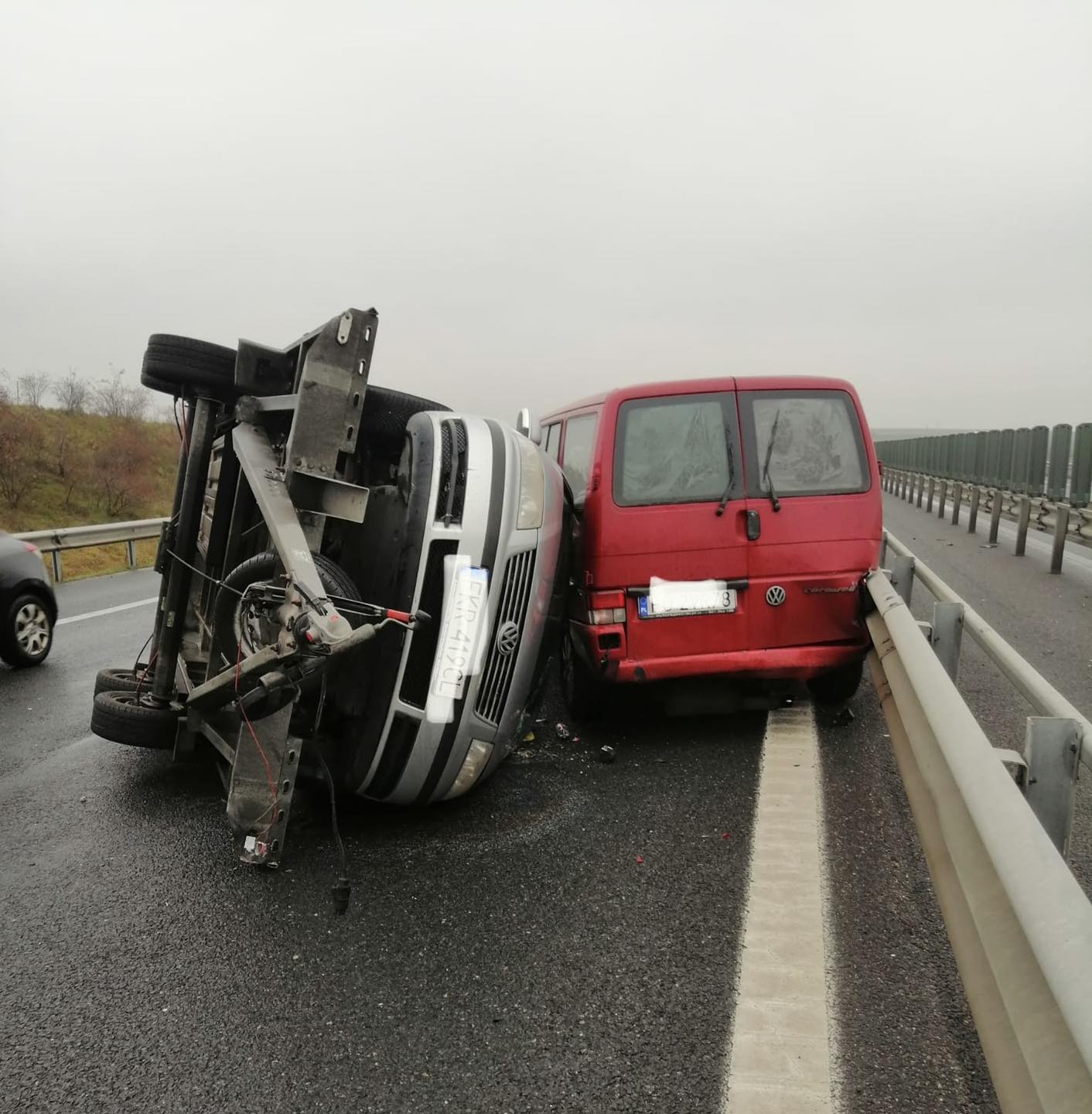 Accident cu trei mașini în apropiere de Timișoara. O persoană a fost rănită, iar drumul este blocat