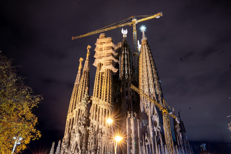 Holy Family illuminates the towers of the Evangelists Luke and Mark for the first time