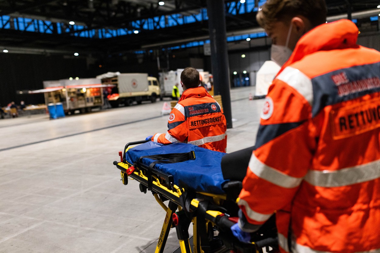 Un medic german de terapie intensivă spune că nu a mai văzut niciodată atâţia oameni bolnavi. Nu Covid este cauza