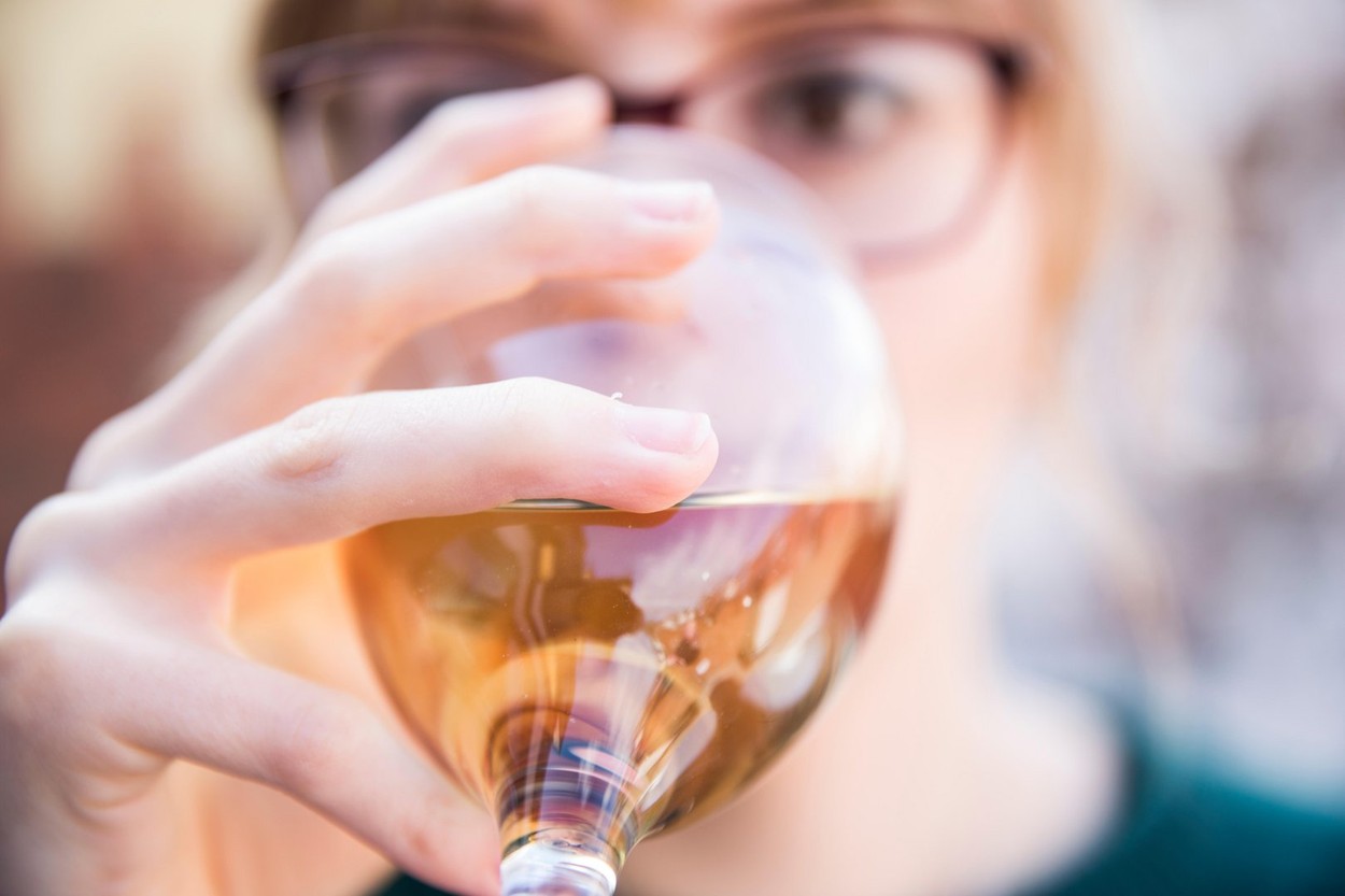 Românii au băut mai mult față de anul 2020. Consumul este mai mare la vinuri, unde și producția a crescut
