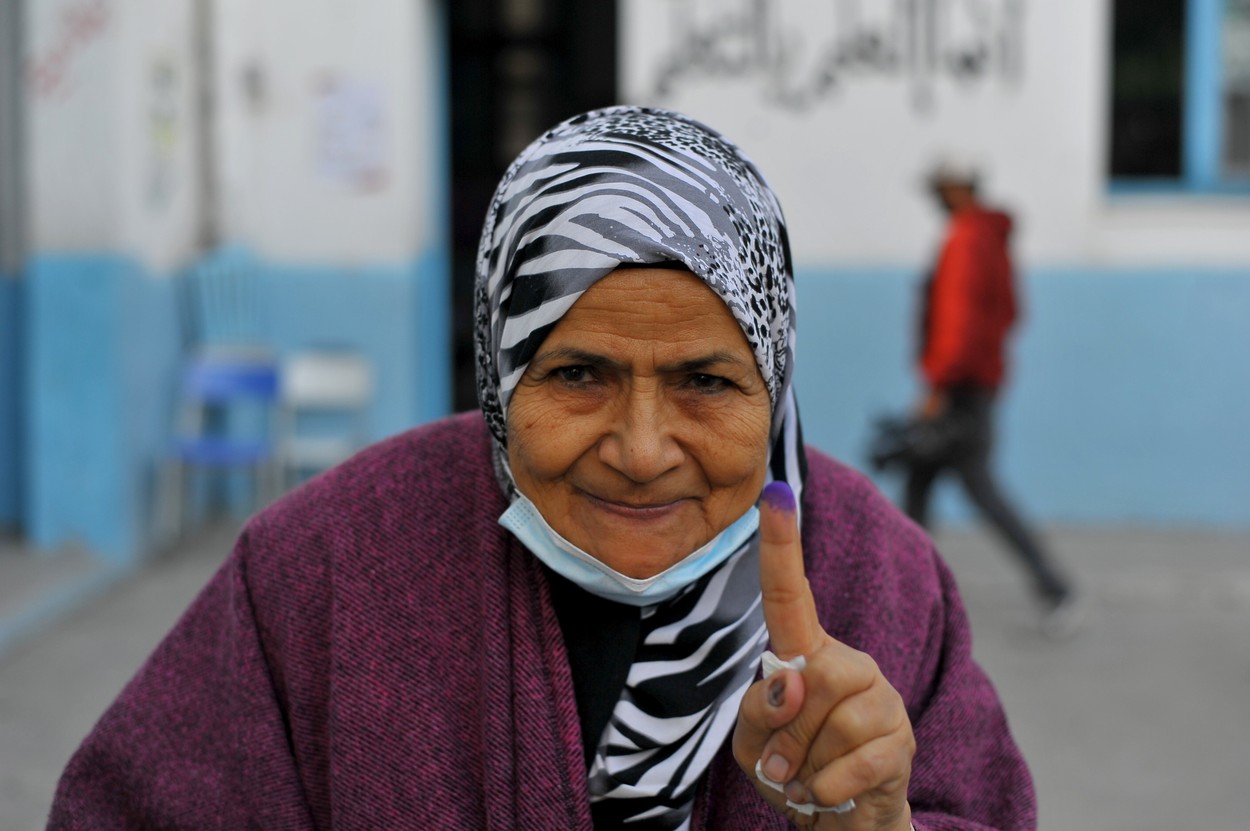 "Să plece imediat". Tunisienii cer demisia președintelui după absenteismul record, de 92%, la alegerile legislative