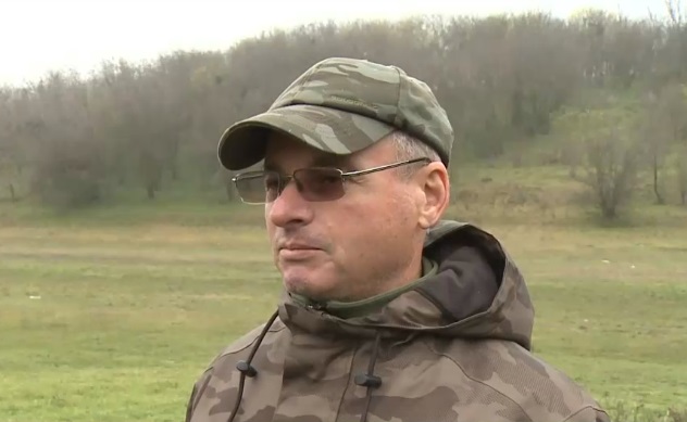 Un fost polițist a găsit zeci de monede din aur și argint. Nu este prima comoară descoperită de el