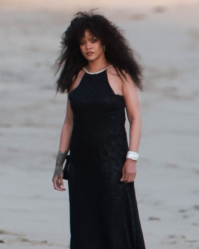 *PREMIUM-EXCLUSIVE* Rihanna proudly flaunts her post-partum 'Mom Bod' during a sultry Chanel Photoshoot on Malibu beach!