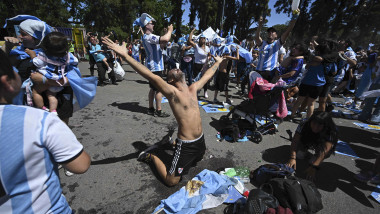 bucurie in argentina oamni pe strada dupa victroria la cupa mondiala