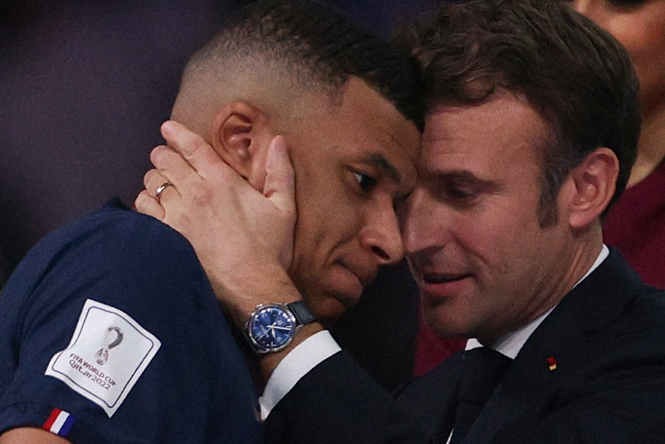 Macron s-a dus în vestiare după ce naționala a pierdut finala. Mesajul pe care l-a transmis jucătorilor