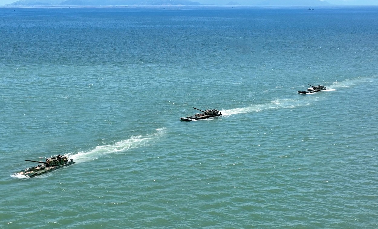 Rusia și China strîng relațiile. Militarii ruși se antrenează împreună cu cei din marina chineză