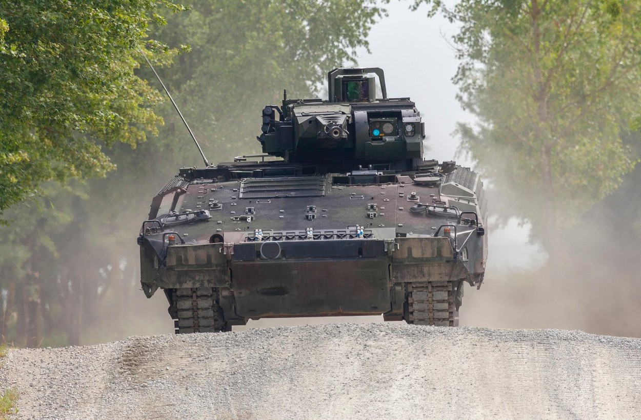 Armata germană suspendă achiziţia noilor blindate Puma după ce toate vehiculele s-au stricat în timpul unui exerciţiu militar