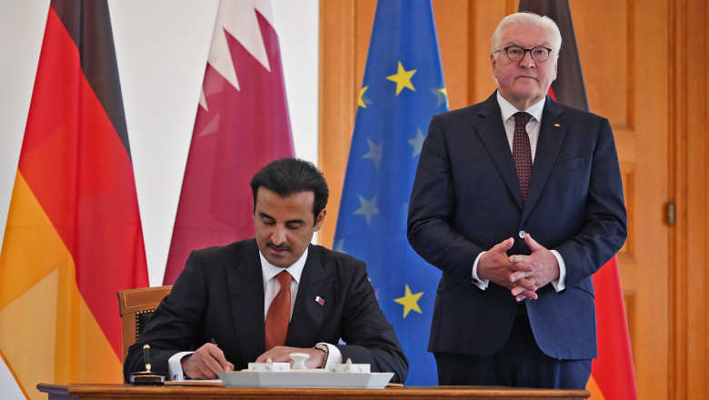 Bundespräsident Frank-Walter Steinmeier begrüßt Scheich Tamim bin Hamad bin Khalifa Al Thani Bundespräsident Frank-Walt