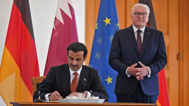 Bundespräsident Frank-Walter Steinmeier begrüßt Scheich Tamim bin Hamad bin Khalifa Al Thani Bundespräsident Frank-Walt