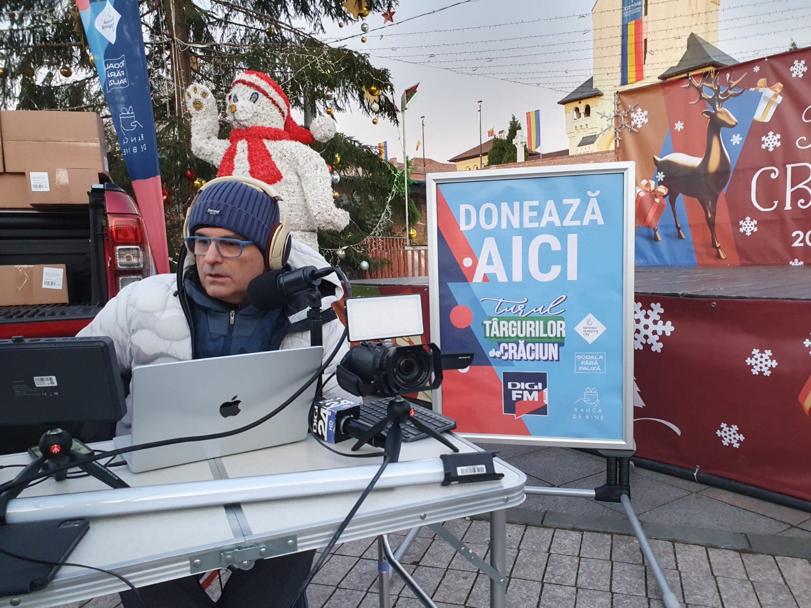 Peste 200 de copii au beneficiat de aproximativ o tonă de donații în urma campaniei „Turul Târgurilor de Crăciun cu Lucian Mîndruță”