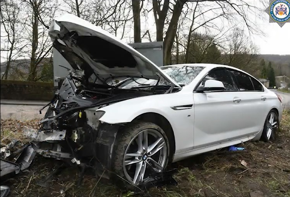 Un bărbat beat a provocat un accident grav. Fuma și vorbea la telefon în timp ce pasagera lui murea în mașină