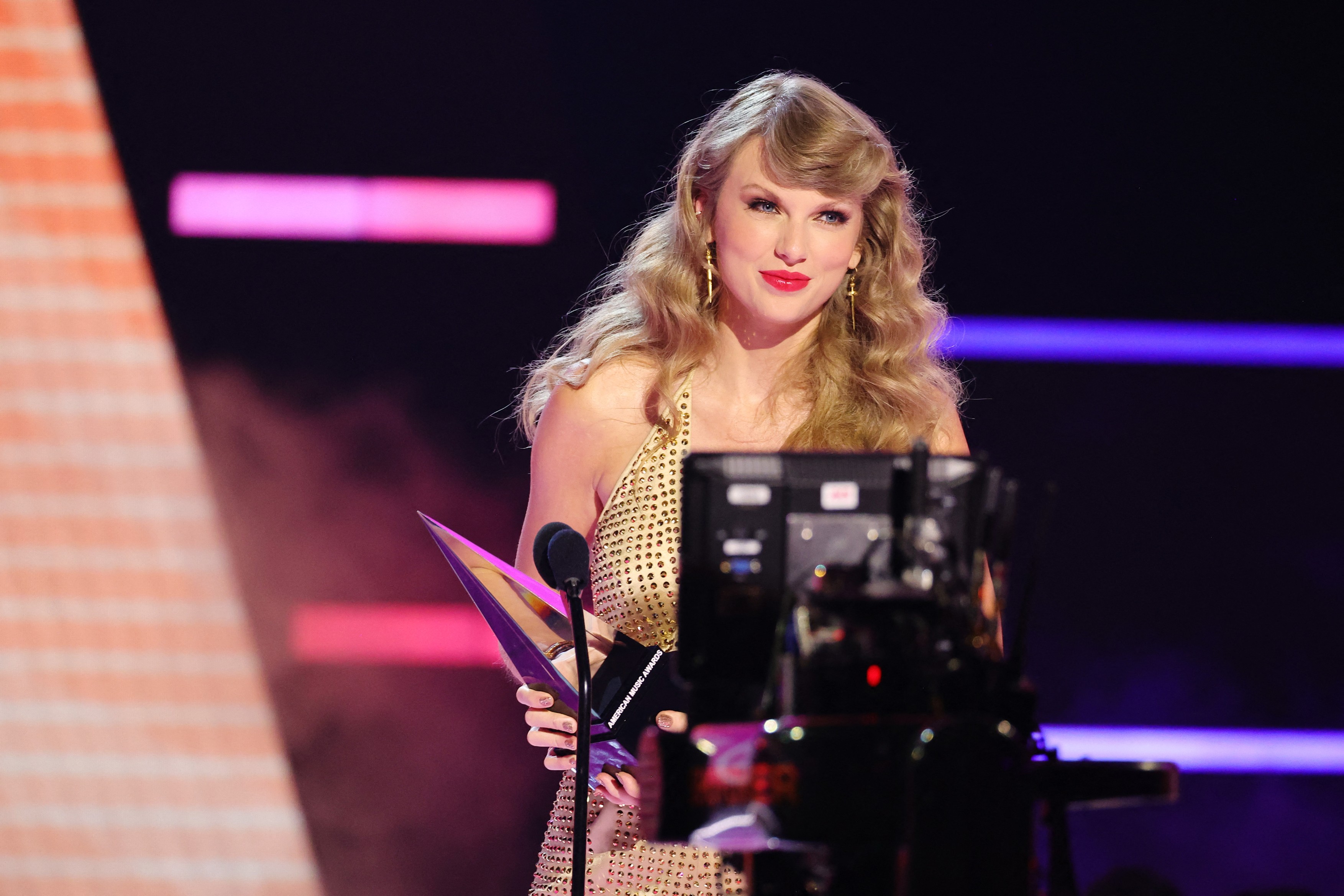 Taylor Swift va regiza în premieră un lungmetraj. „Ador să prezint poveşti în acest fel”