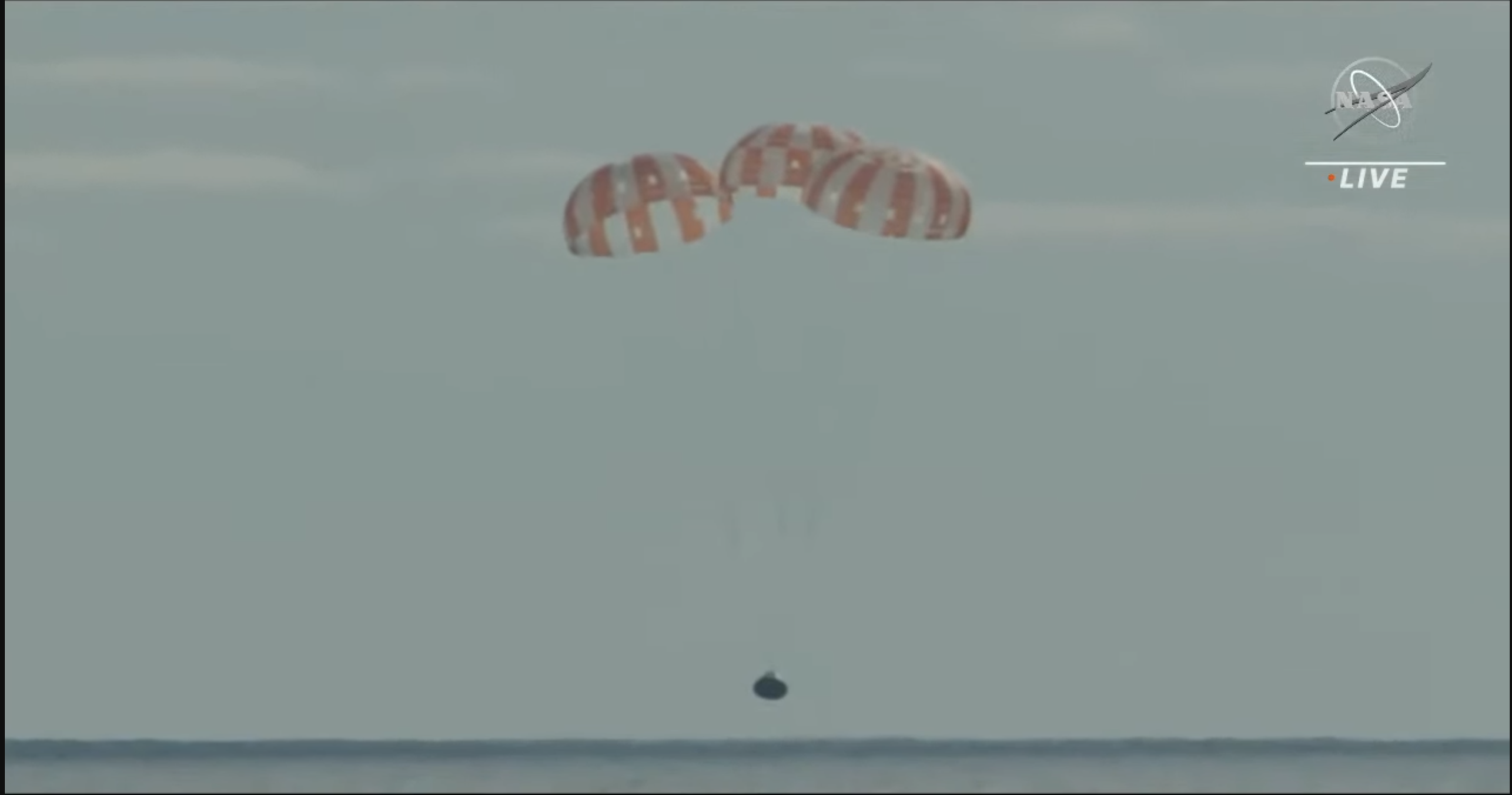 „Înapoi pe Pământ”. Capsula Orion a amerizat în Oceanul Pacific, după călătoria în jurul Lunii. Misiune de succes a NASA