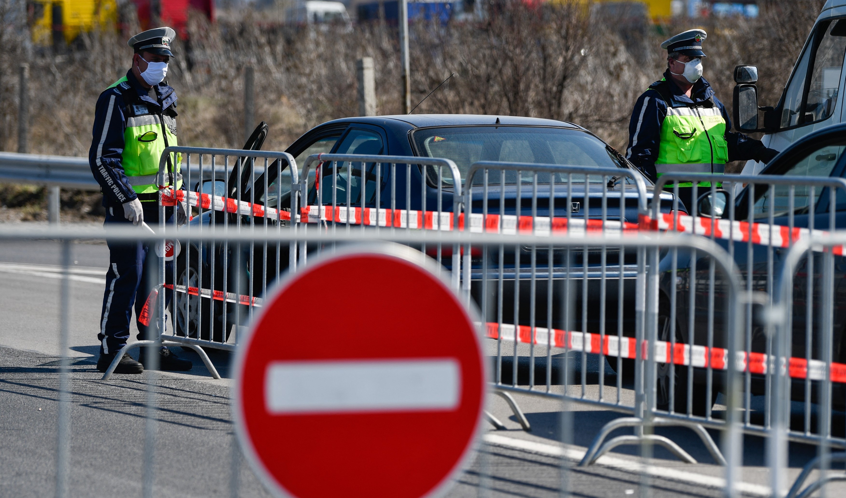 Bulgaria a reţinut 70 de presupuşi migranţi ilegali într-un autocar condus de un român