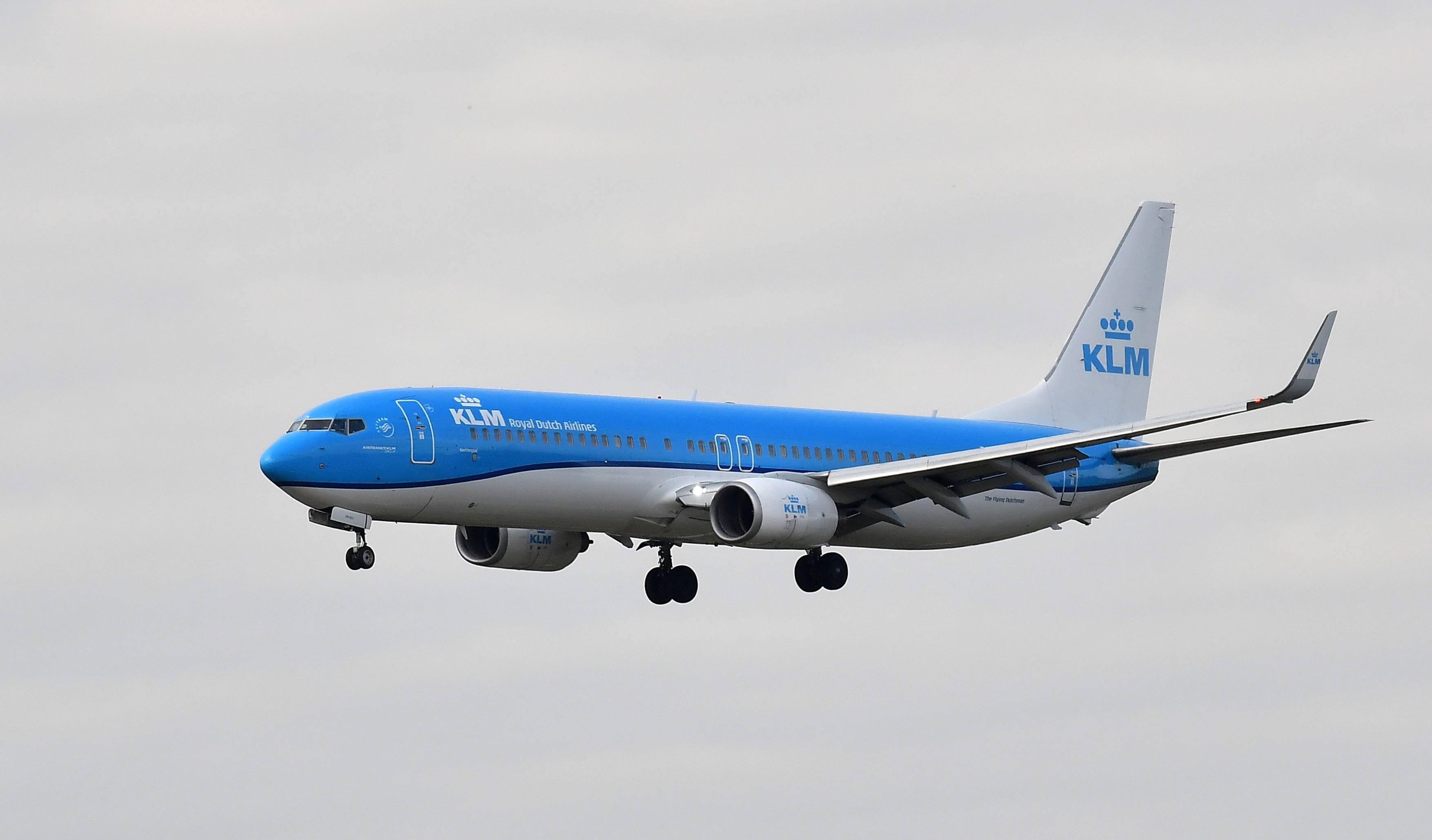 O femeie a născut pe neaşteptate în toaleta unui avion. Ea nu știa că este însărcinată