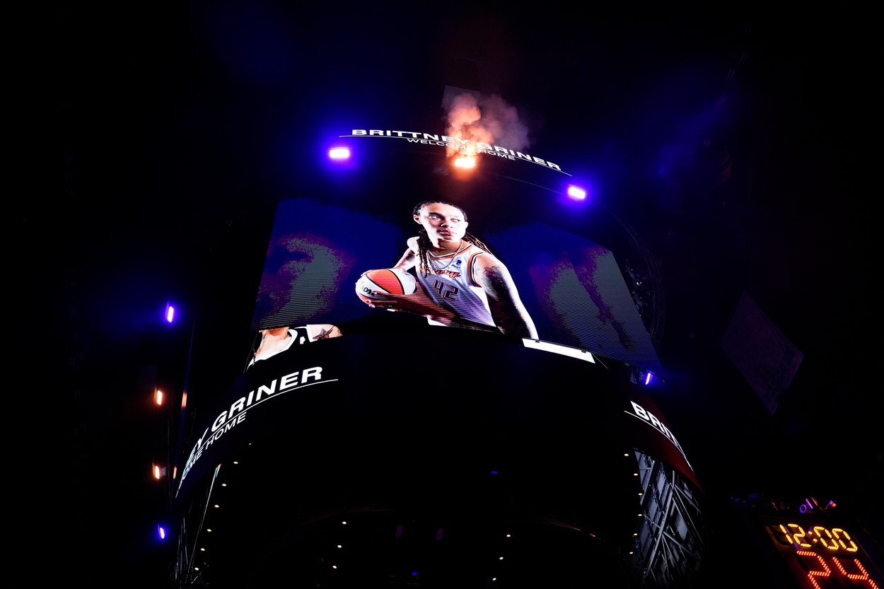 Brittney Griner a atins din nou o minge de baschet, pentru prima oară în zece luni