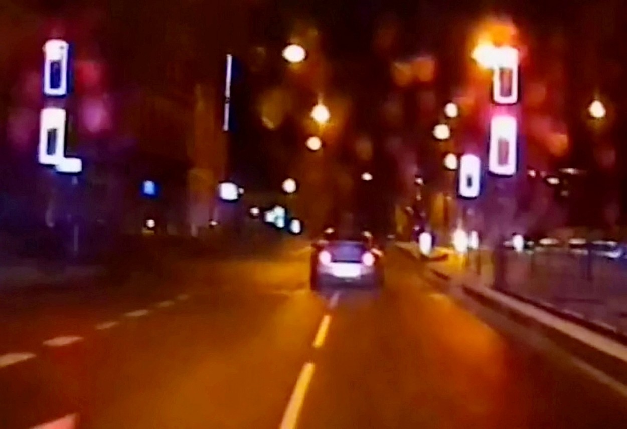 Urmărit de polițiști, un bărbat care tocmai înșelase prin "metoda accidentul" a murit după ce a pierdut controlul volanului