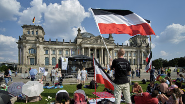 Protest al membrilor mișcării Reichsburger în Germania