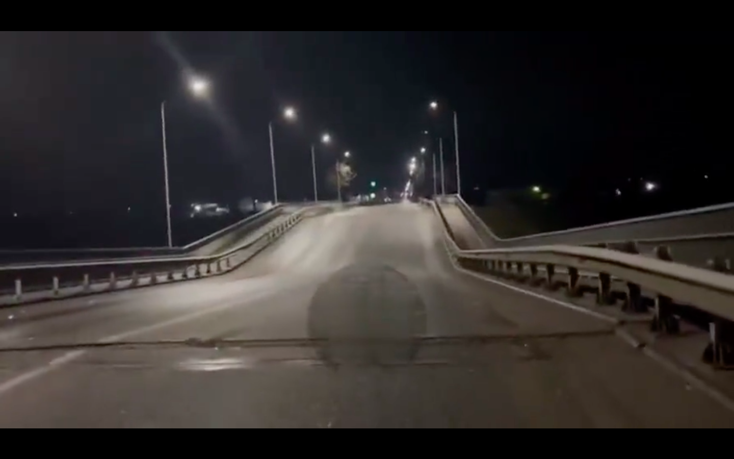 Ucrainenii au distrus un pod strategic din Melitopol pe unde se aprovizionau rușii. Zelenski cere 800 de milioane de euro pentru iarnă
