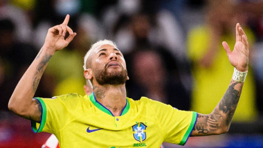 Neymar indreapta degetele spre cer, dupa o victorie