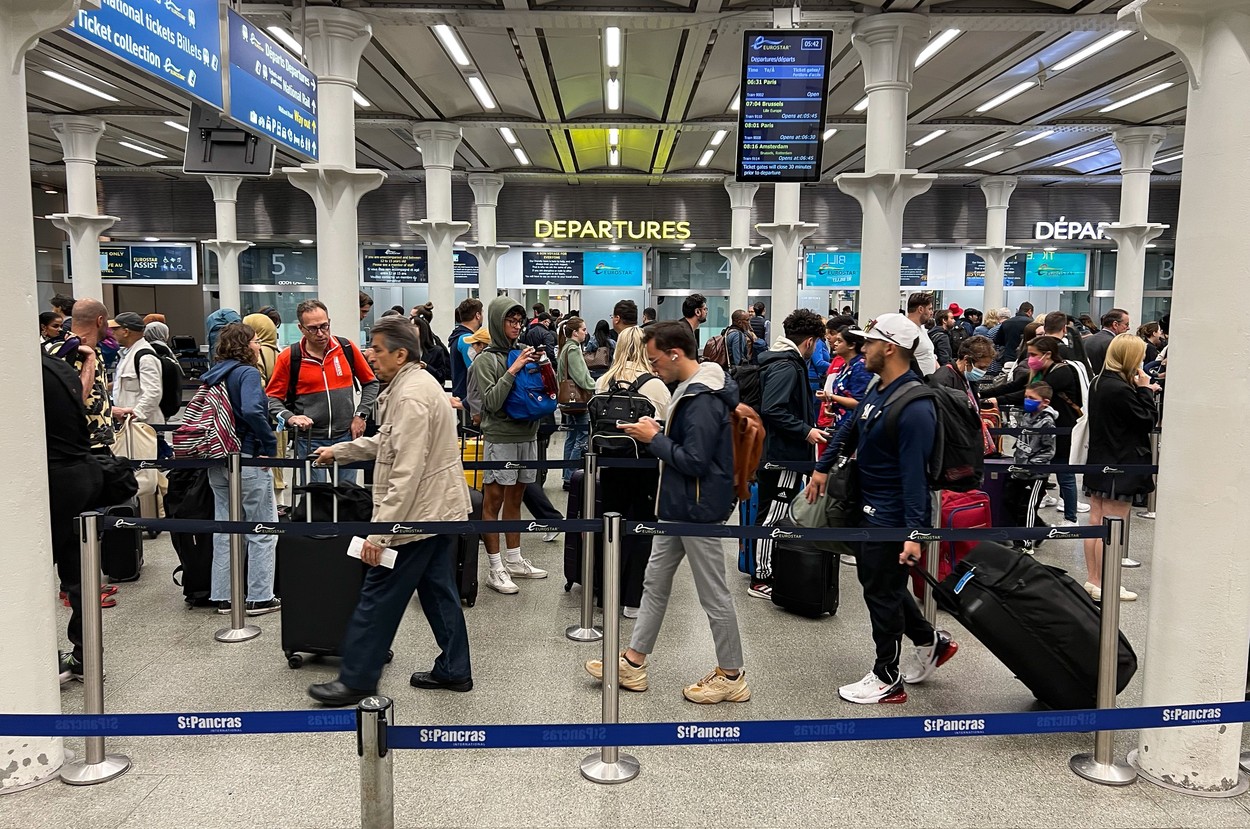 MAE a emis o atenţionare de călătorie pentru Franţa: Perturbări ale zborurilor pe două aeroporturi importante