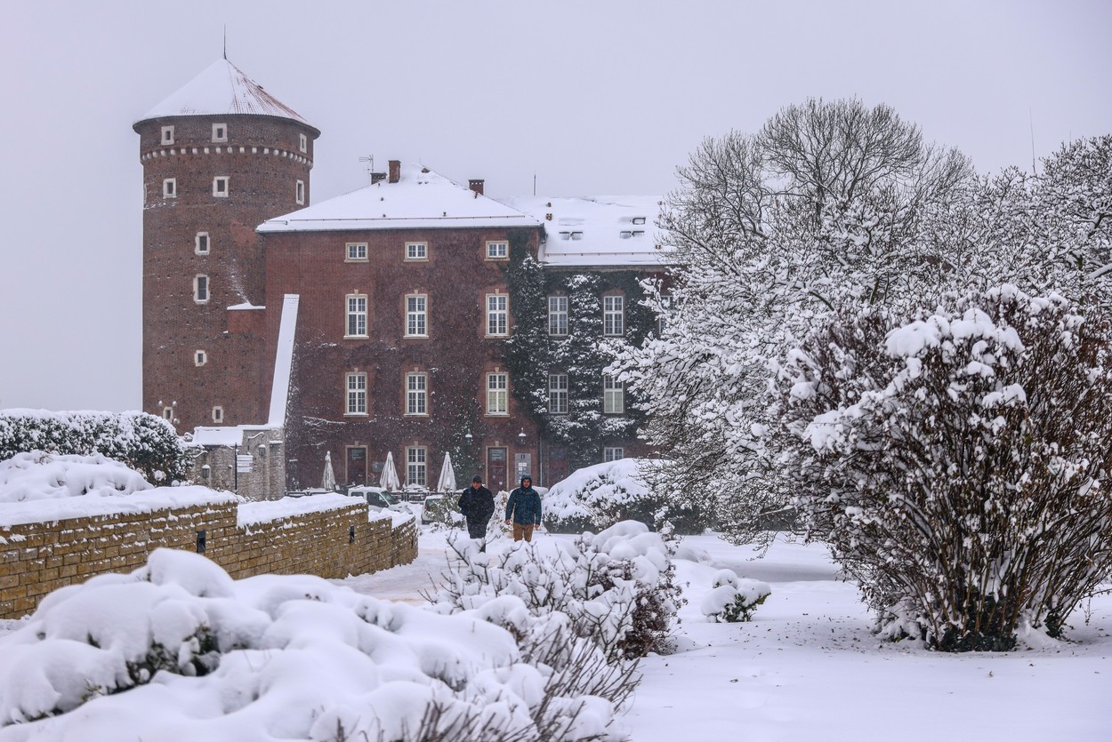 Ninsori și polei în Europa. În Polonia vor fi minus 20 de grade Celsius, mii de estonieni stau pe întuneric după furtunile de zăpadă