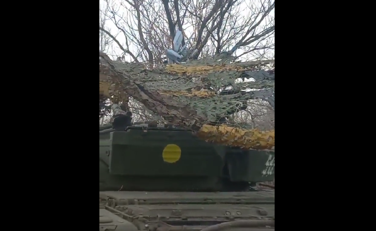 „Pom de Crăciun” cu drone kamikaze în Ucraina. Norocul incredibil pe care l-au avut niște tanchiști ucraineni