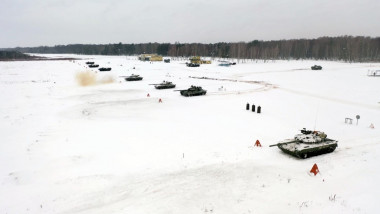 Militarii din Belarus şi Rusia fac exerciţii militare cu tancuri in Belarus