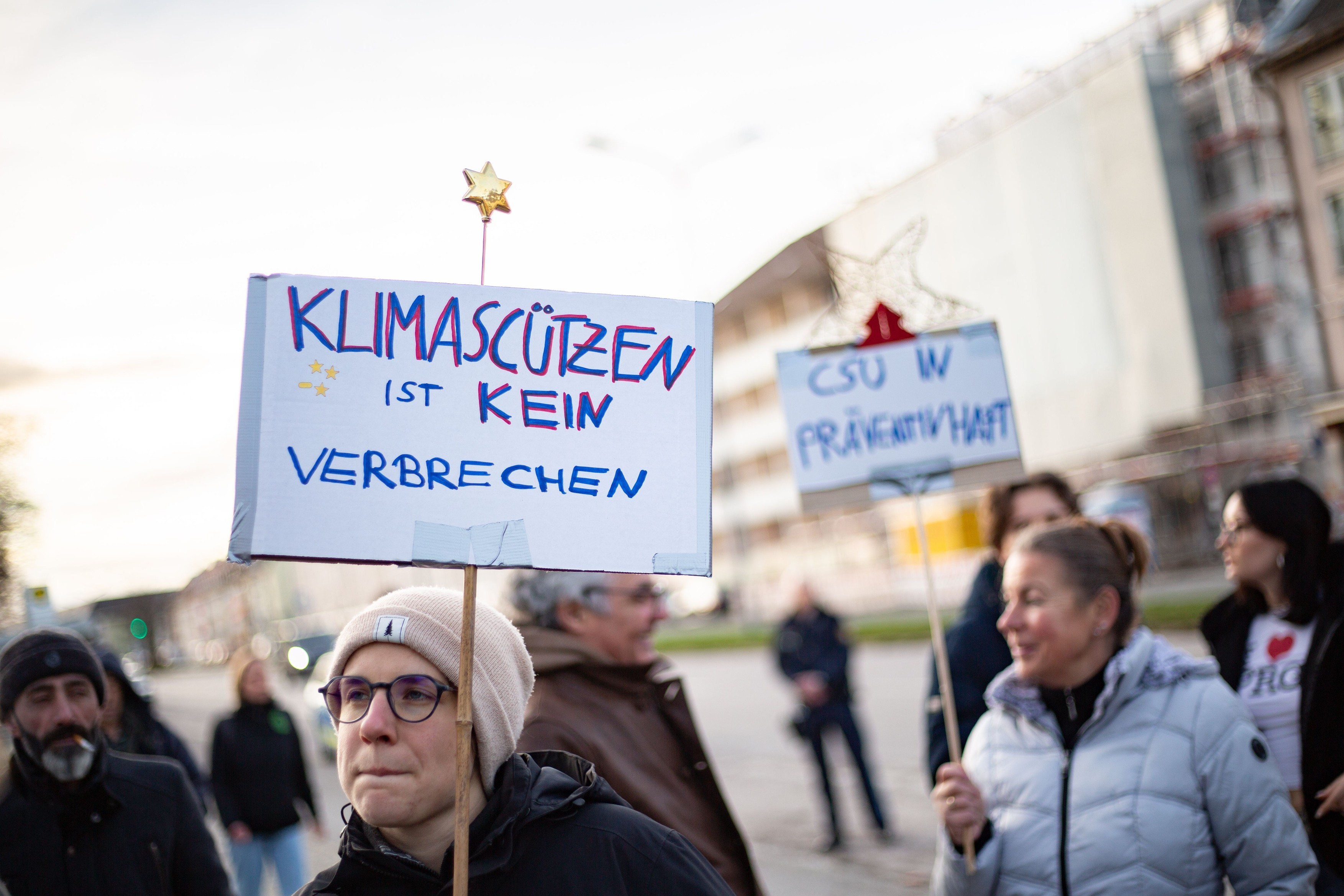 Activiști de mediu din Germania au încercat să întrerupă o slujbă de Crăciun televizată. După au aflat că era înregistrată