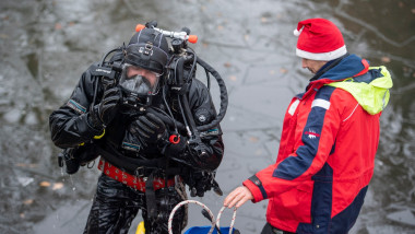 Scafandrii germani caută într-un canal din Berlin diamante și pietre prețioase dintr-o comoară neprețuită