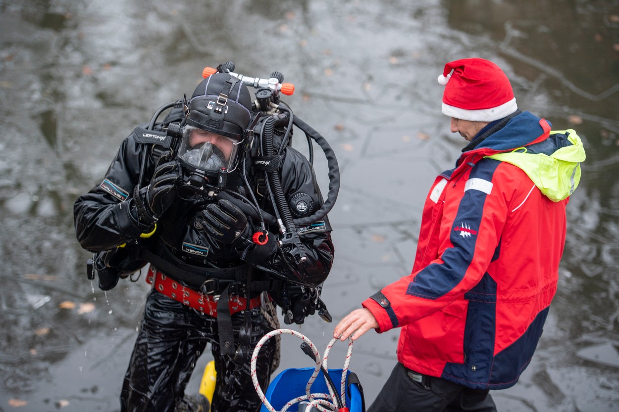 Scafandrii germani caută într-un canal din Berlin diamante și pietre prețioase dintr-o comoară neprețuită