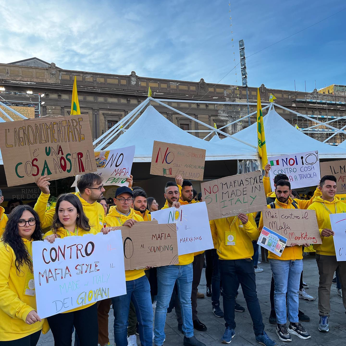 Italienii le cer străinilor să nu-şi mai denumească restaurantele şi mâncărurile după Cosa Nostra: "Mafia nu e un subiect de glumă"