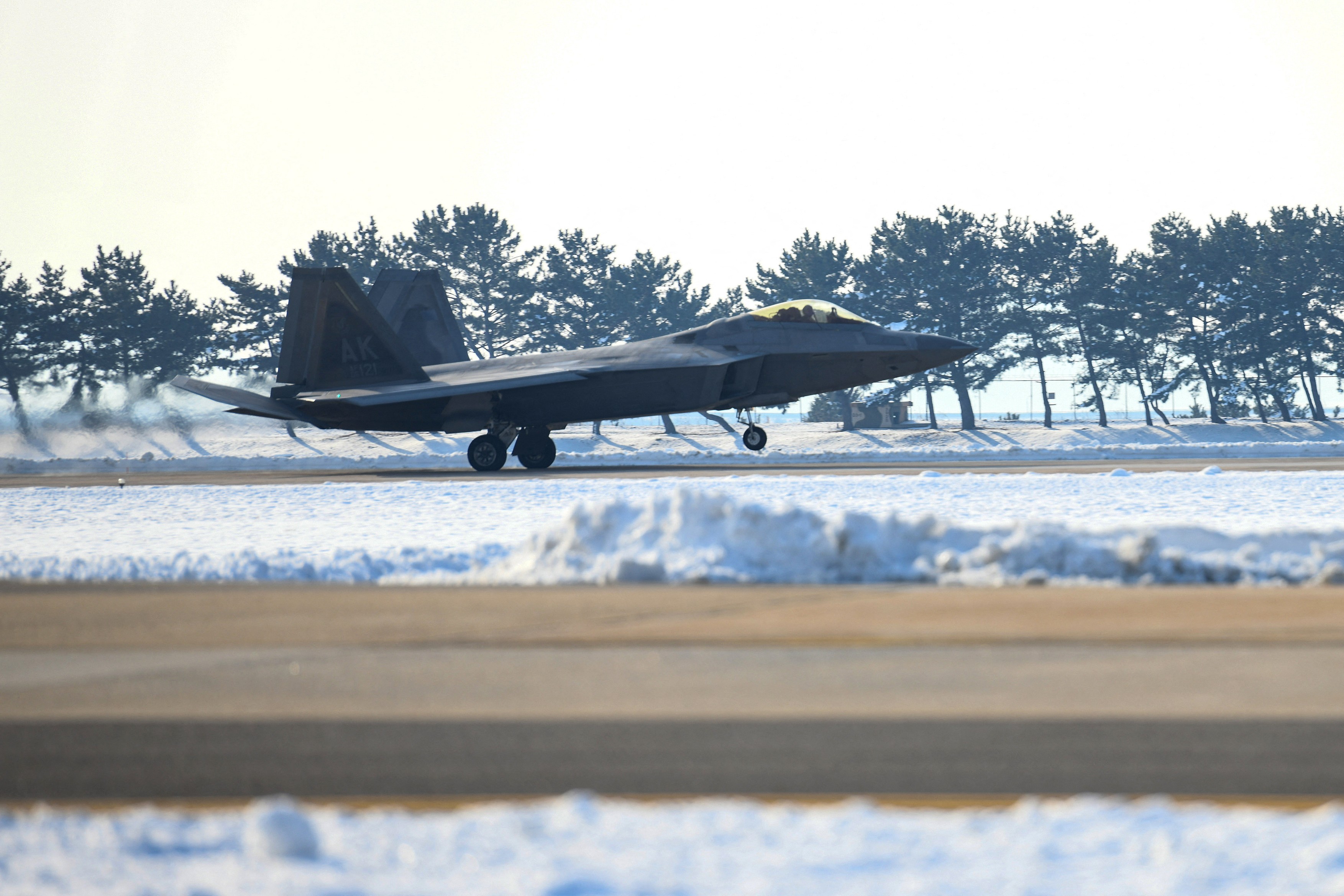Kim Jong-un a trimis drone în Coreea de Sud. Seulul a ridicat avioanele de luptă și a tras focuri de avertizare